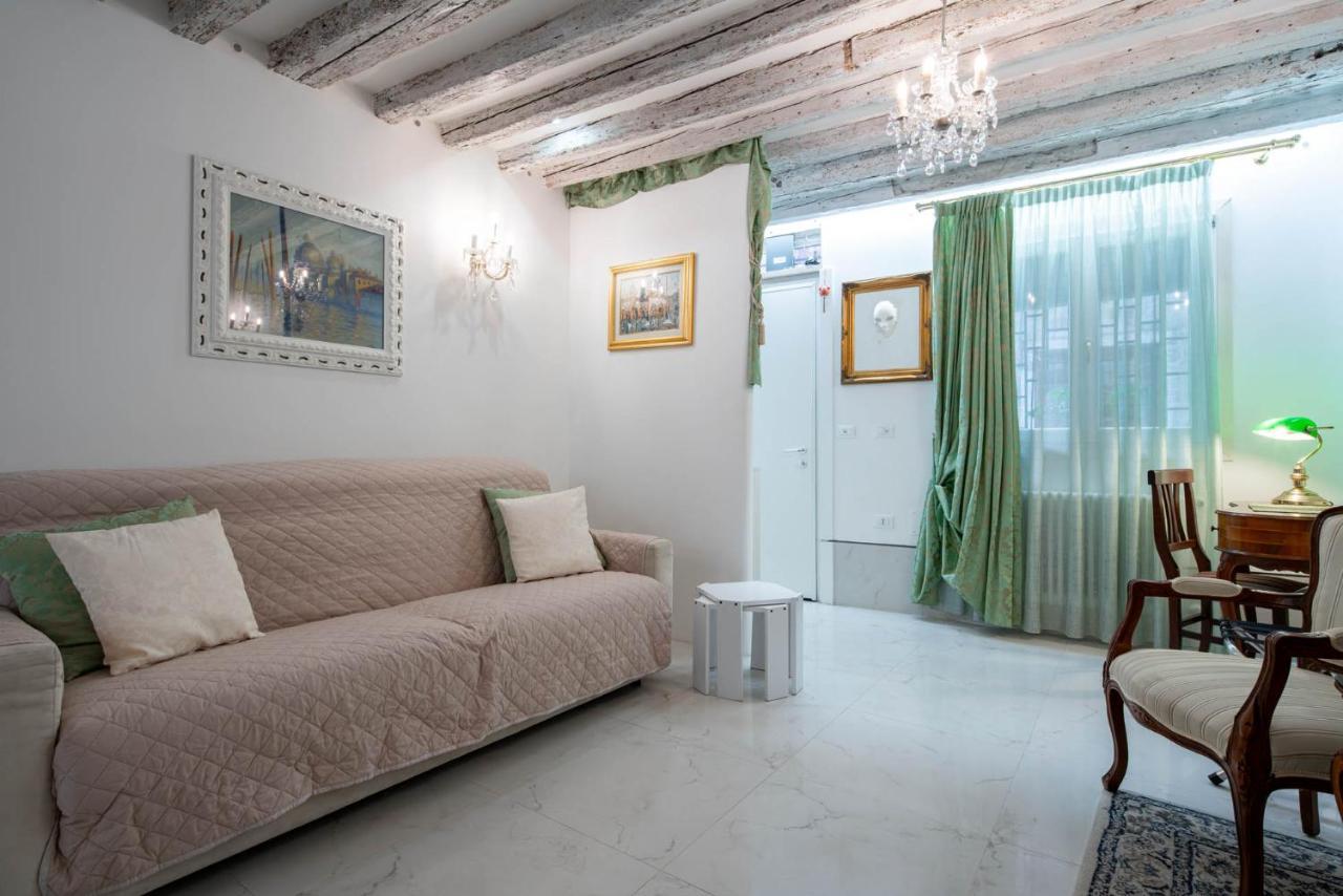 Loving In Venice, 5 Stars Venezia