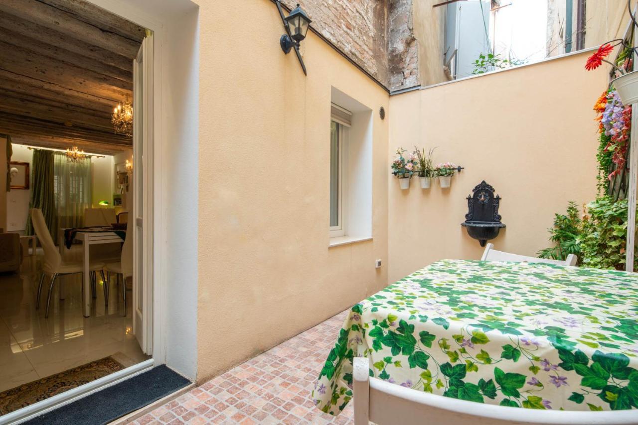 Loving In Venice, 5 Stars Venezia