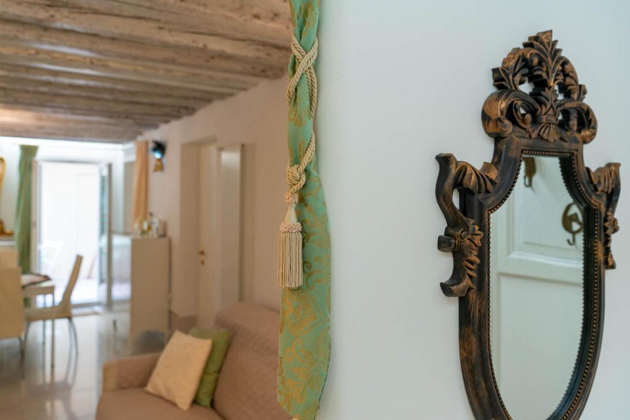 Loving In Venice, 5 Stars *