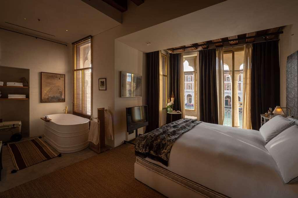 Hotel The
