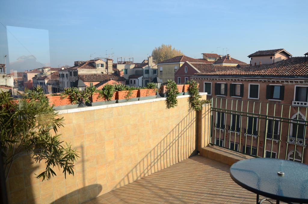 Ca' Delfina * Venice