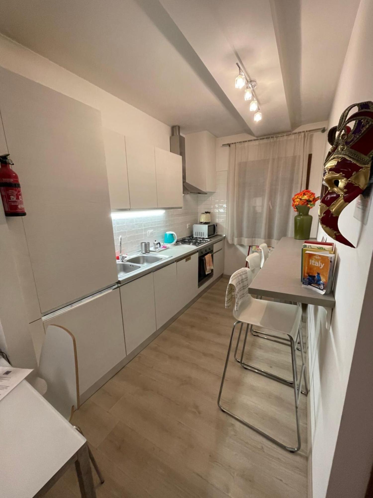 Harry's Canal View Apartment