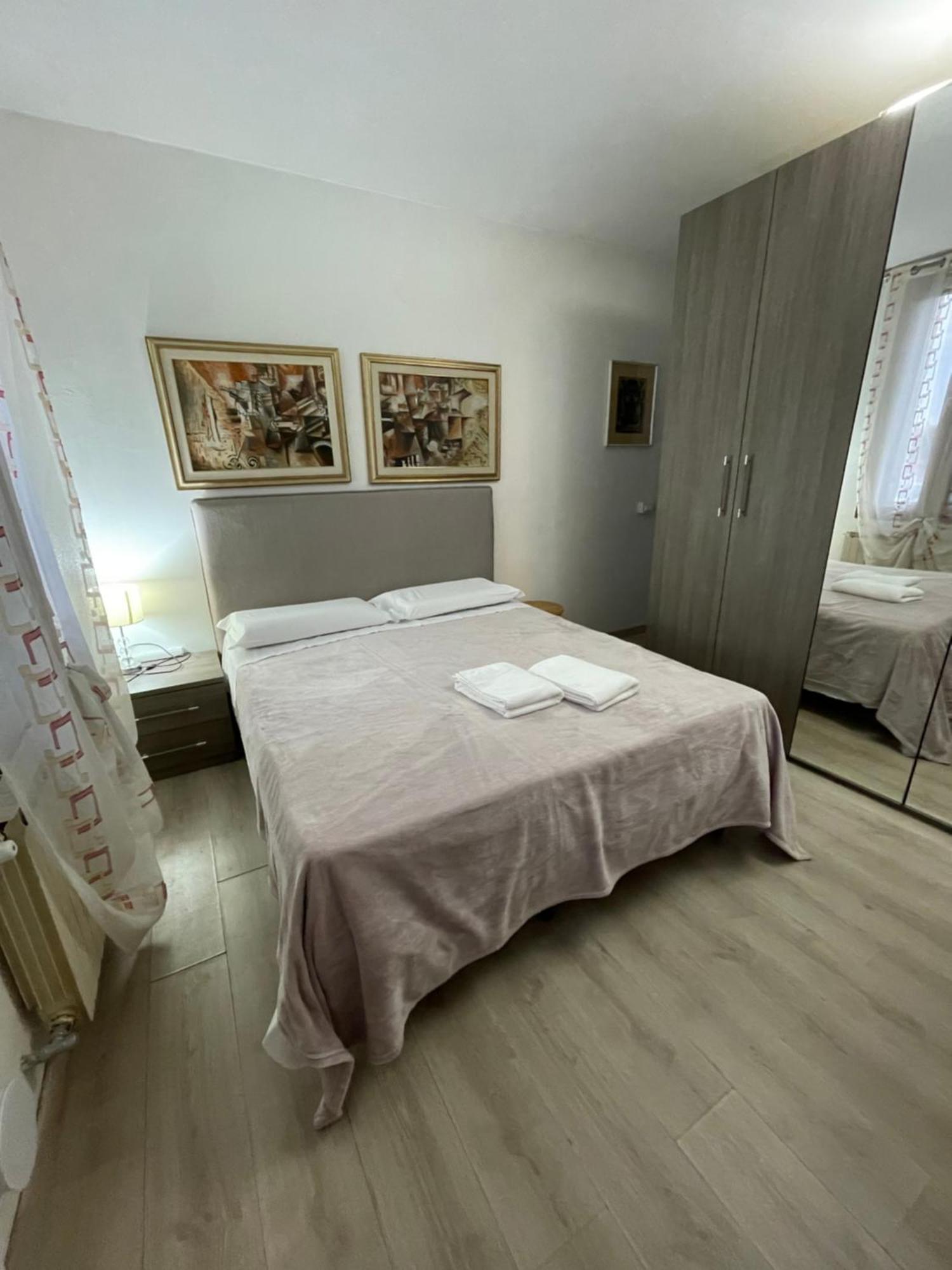 Harry's Canal View Apartment Venice