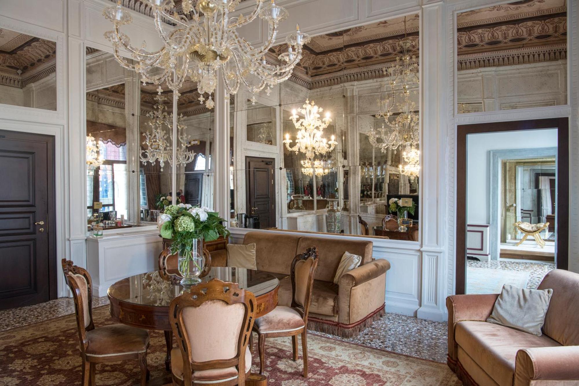 Hotel Nani Mocenigo Palace 5*