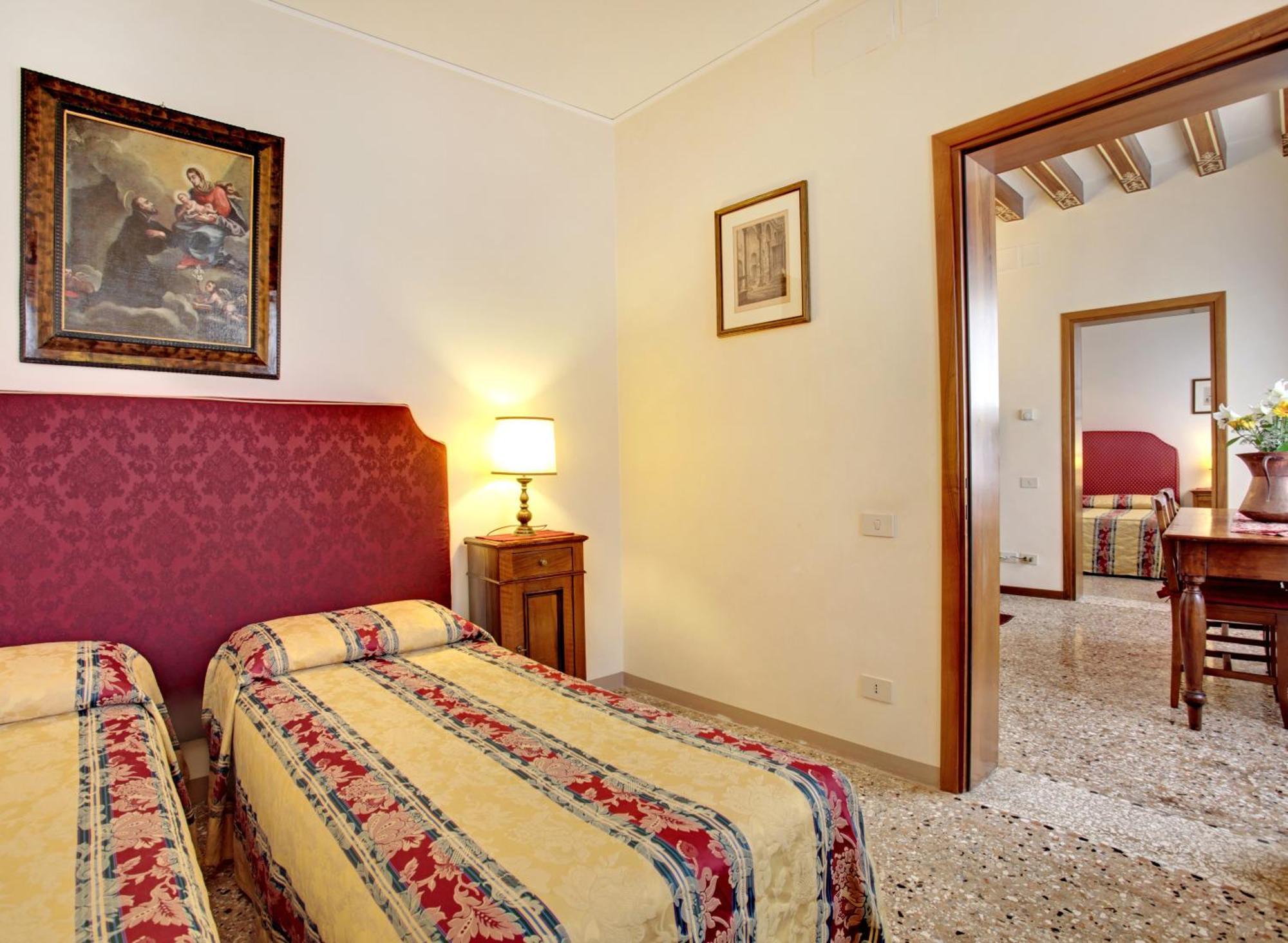 Palazzo Schiavoni Residenza D'epoca & Suite-apartments Guest house 3*