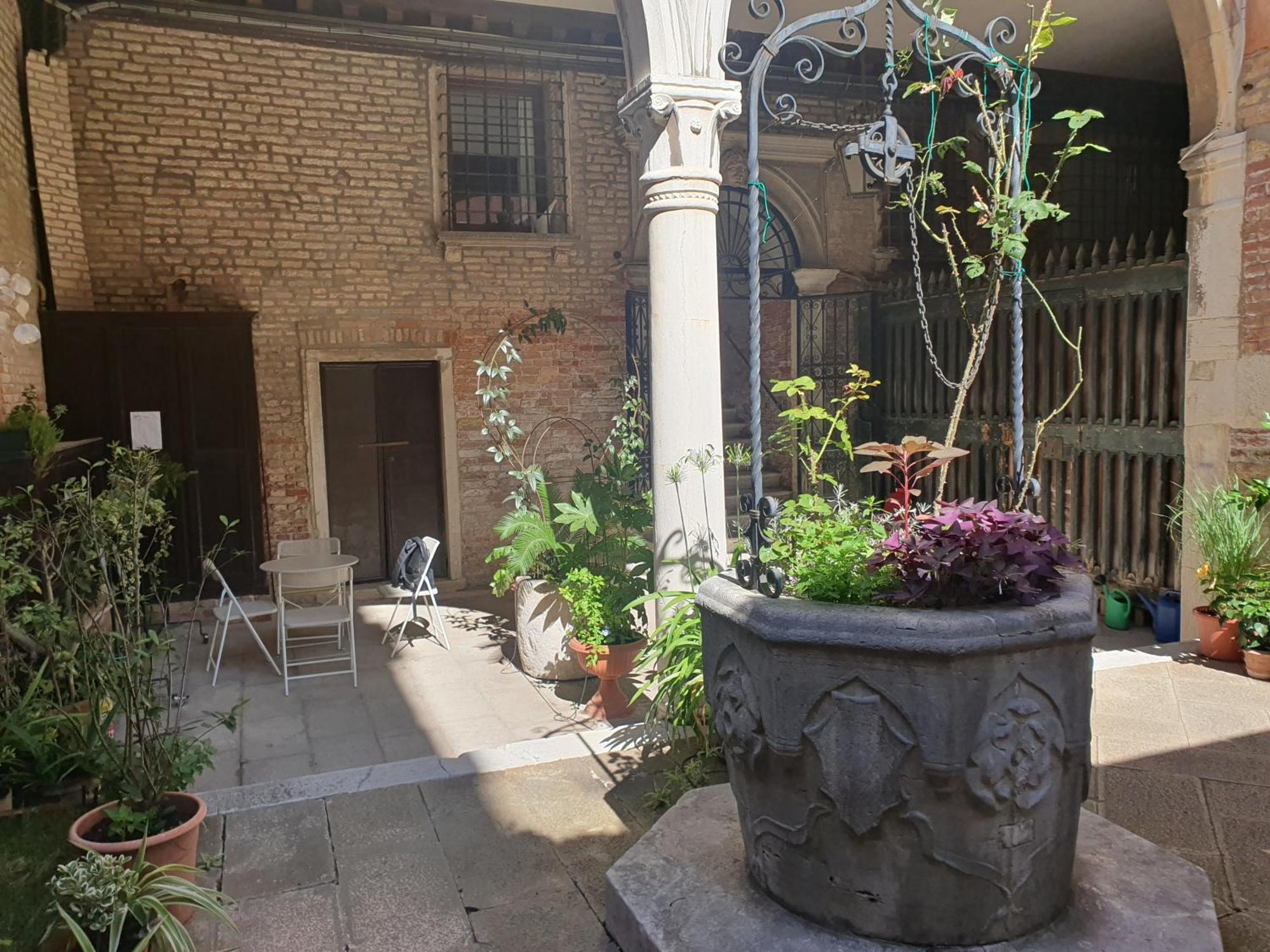 Al Mezzanino, Palazzo Torniello