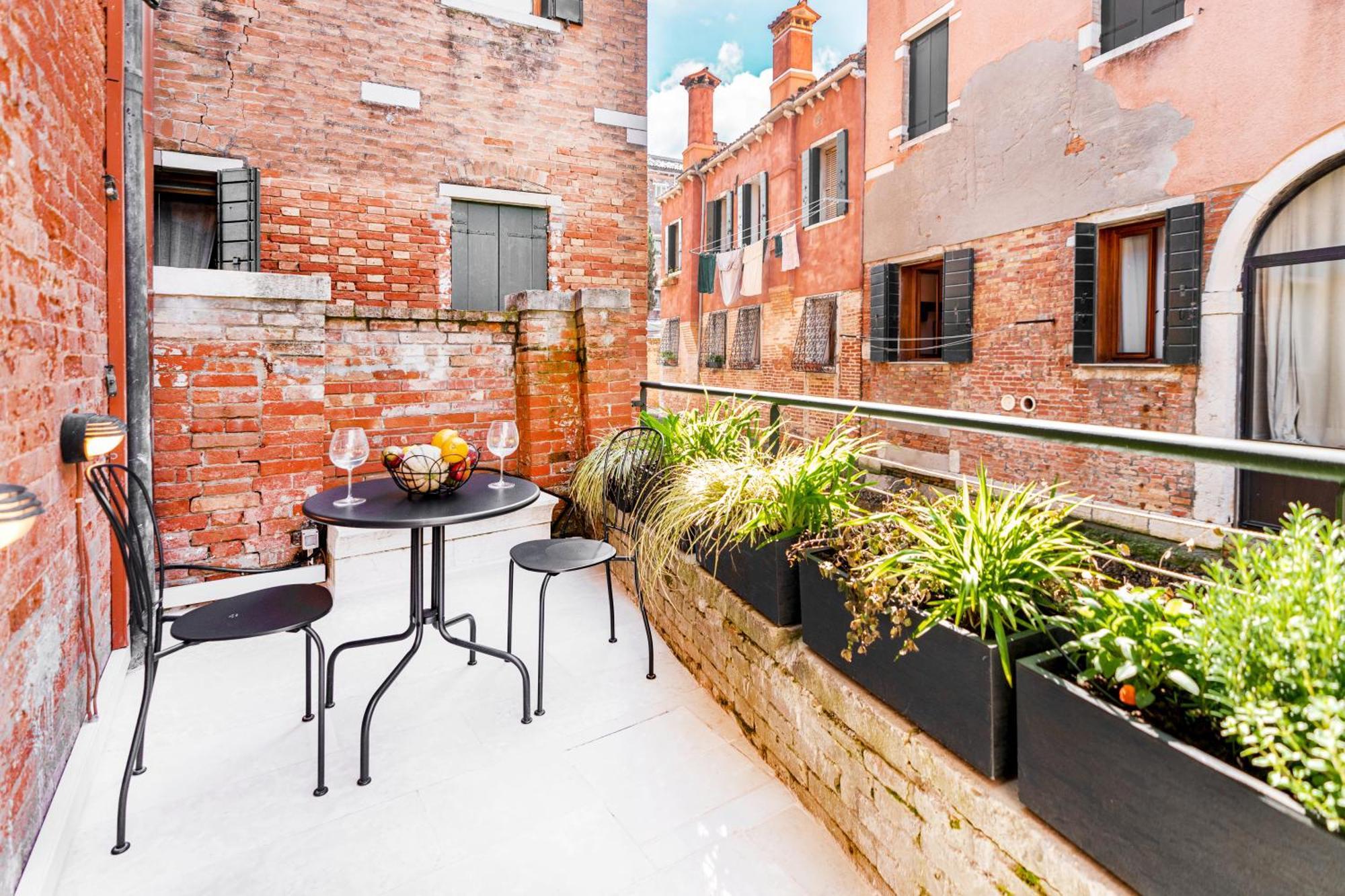 Di Lusso Con Terrazza Sull'acqua Villa *