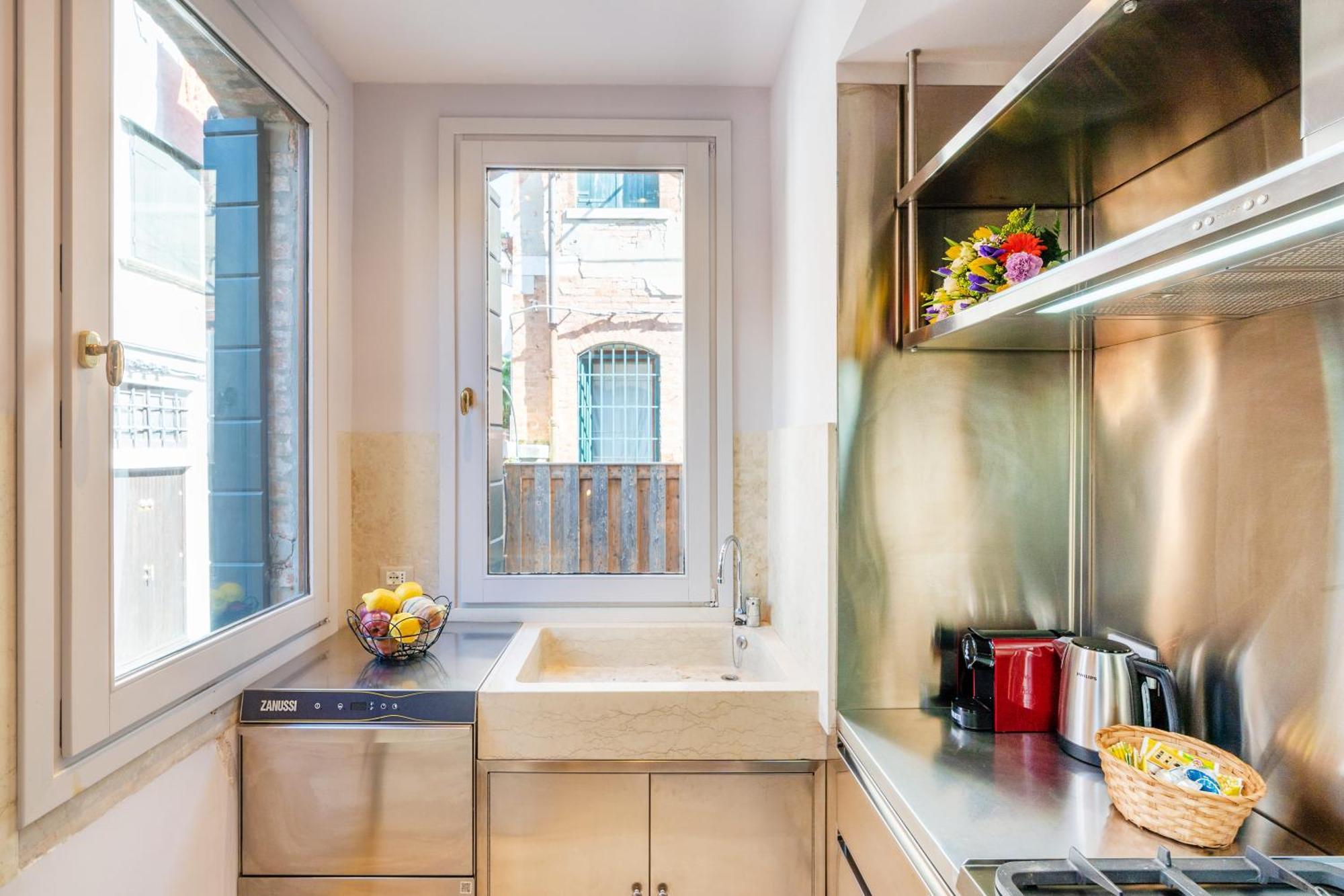 Di Lusso Con Terrazza Sull'acqua