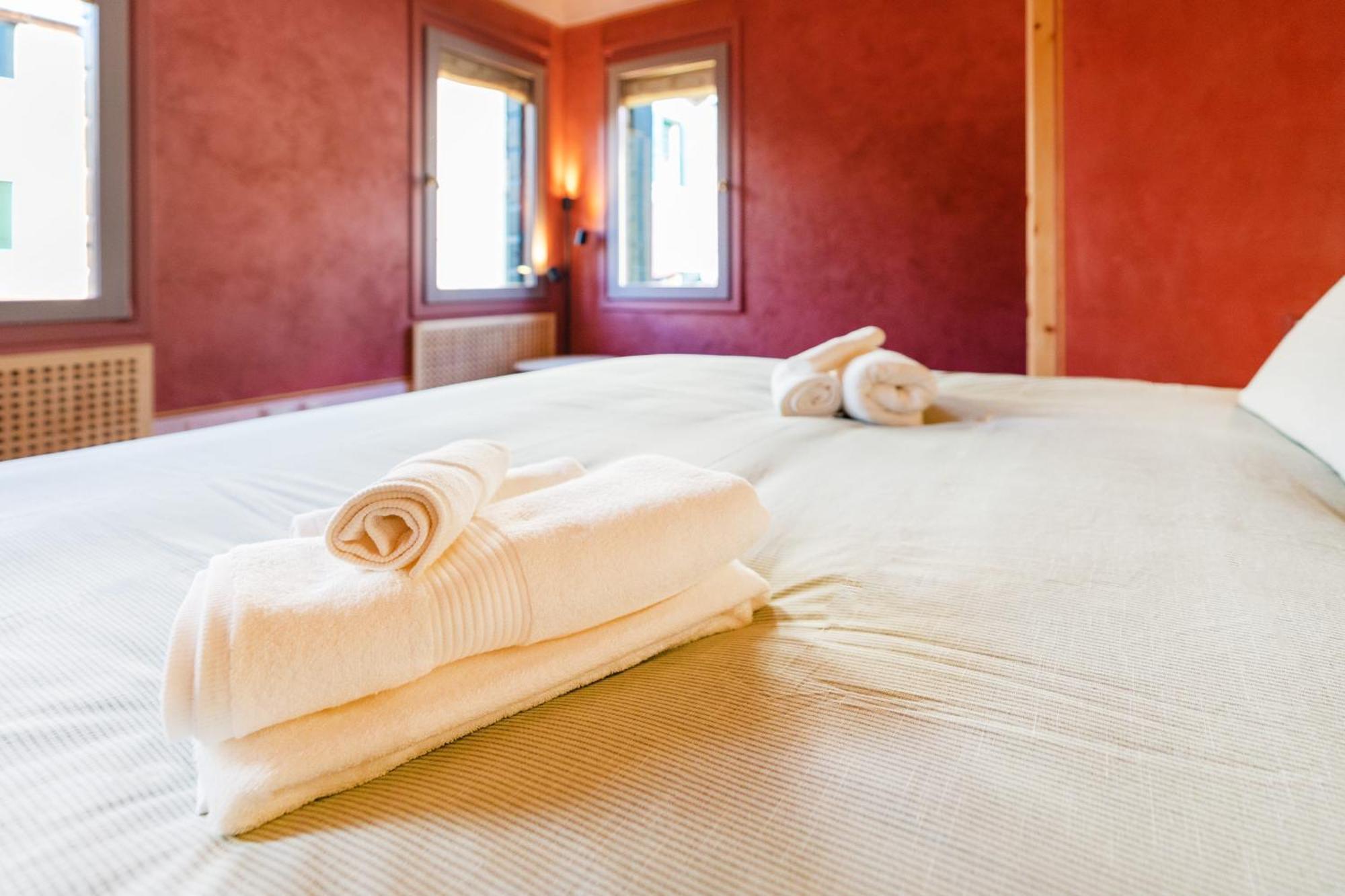 Di Lusso Con Terrazza Sull'acqua Villa