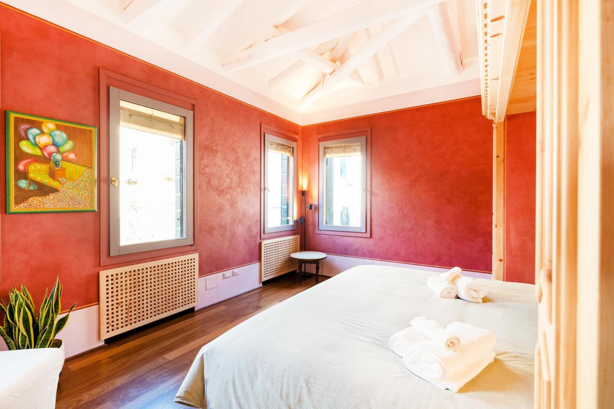 Villa Di Lusso Con Terrazza Sull'acqua