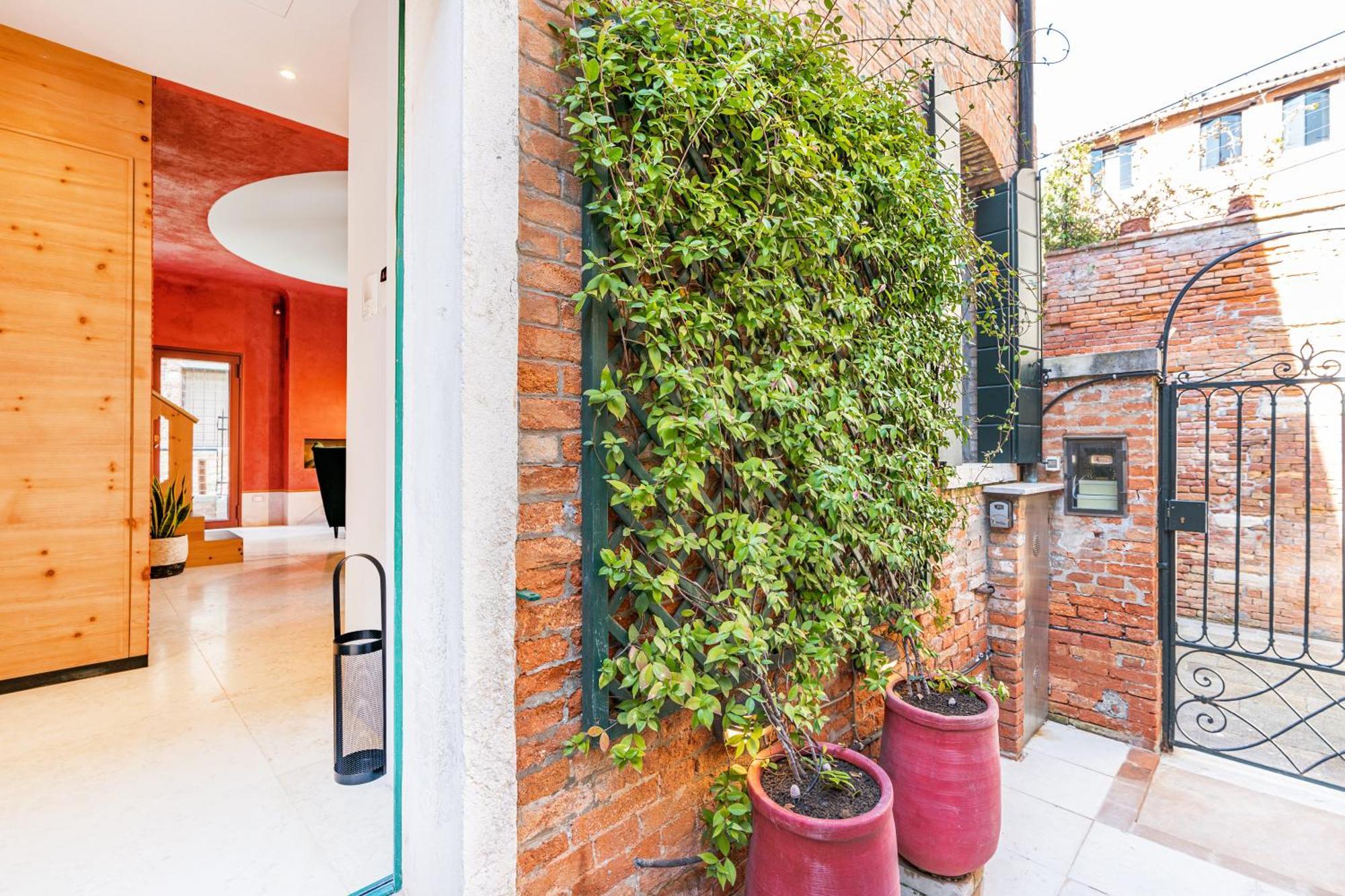 Villa Di Lusso Con Terrazza Sull'acqua