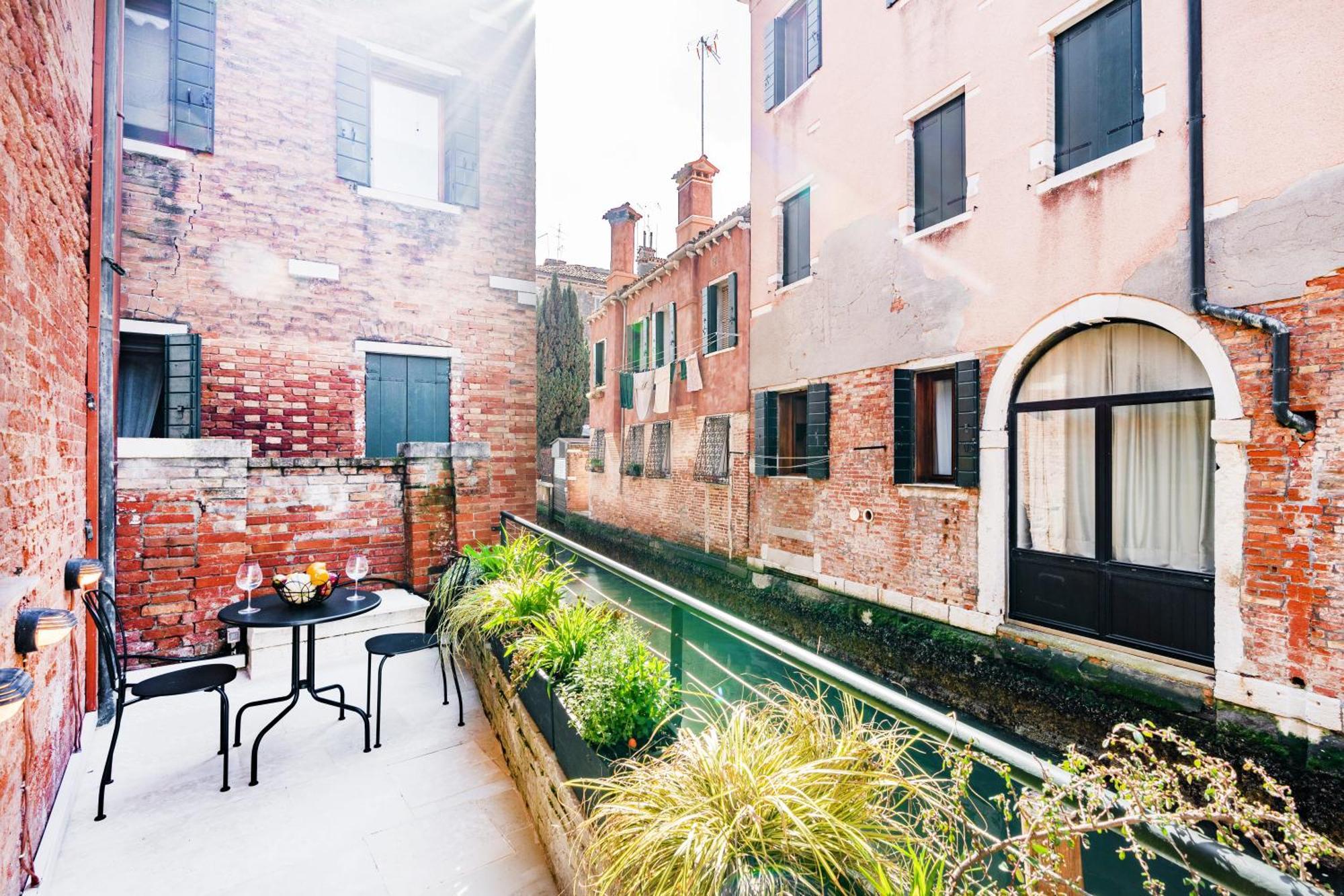 Villa Di Lusso Con Terrazza Sull'acqua *
