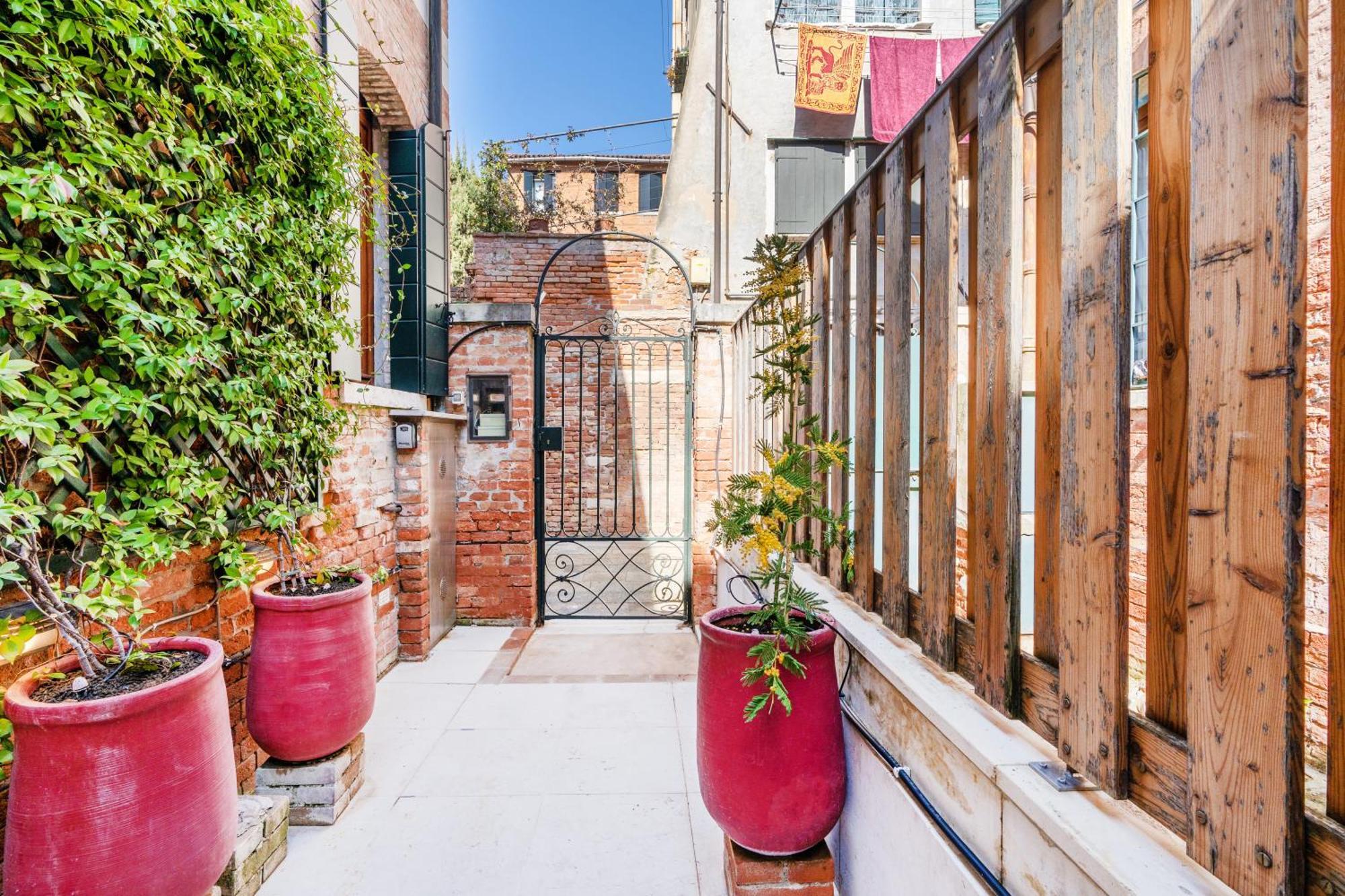 Villa Di Lusso Con Terrazza Sull'acqua
