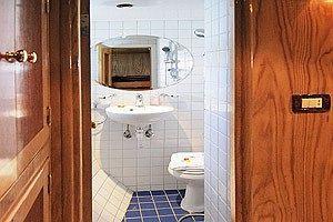 Sarah Cruise Hotel