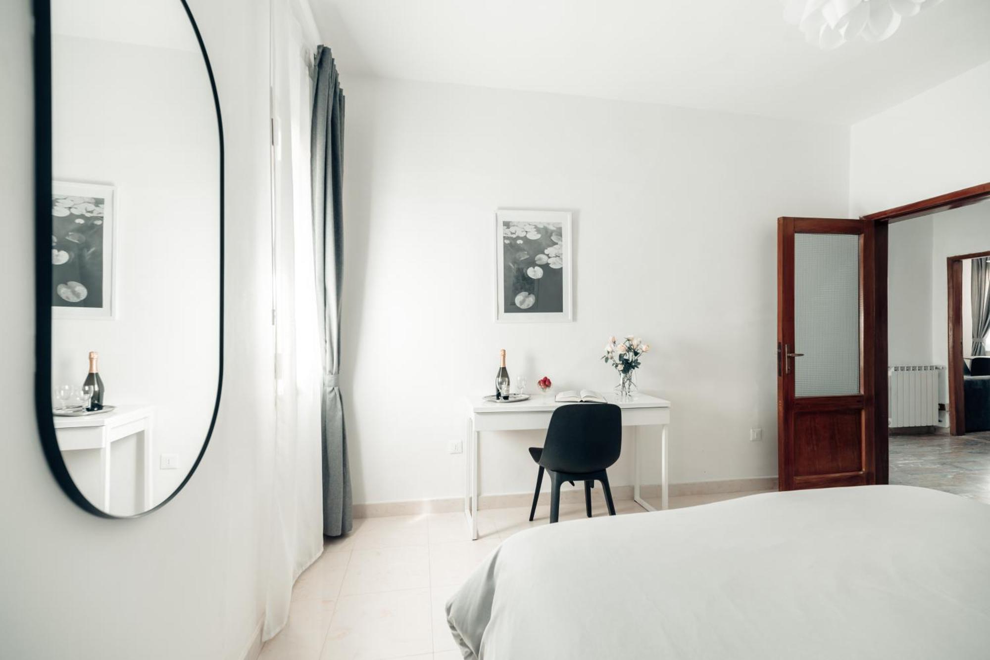 Apartment Ca Zorzi - 2 Minutes From Biennale & Canal View - Ape G *