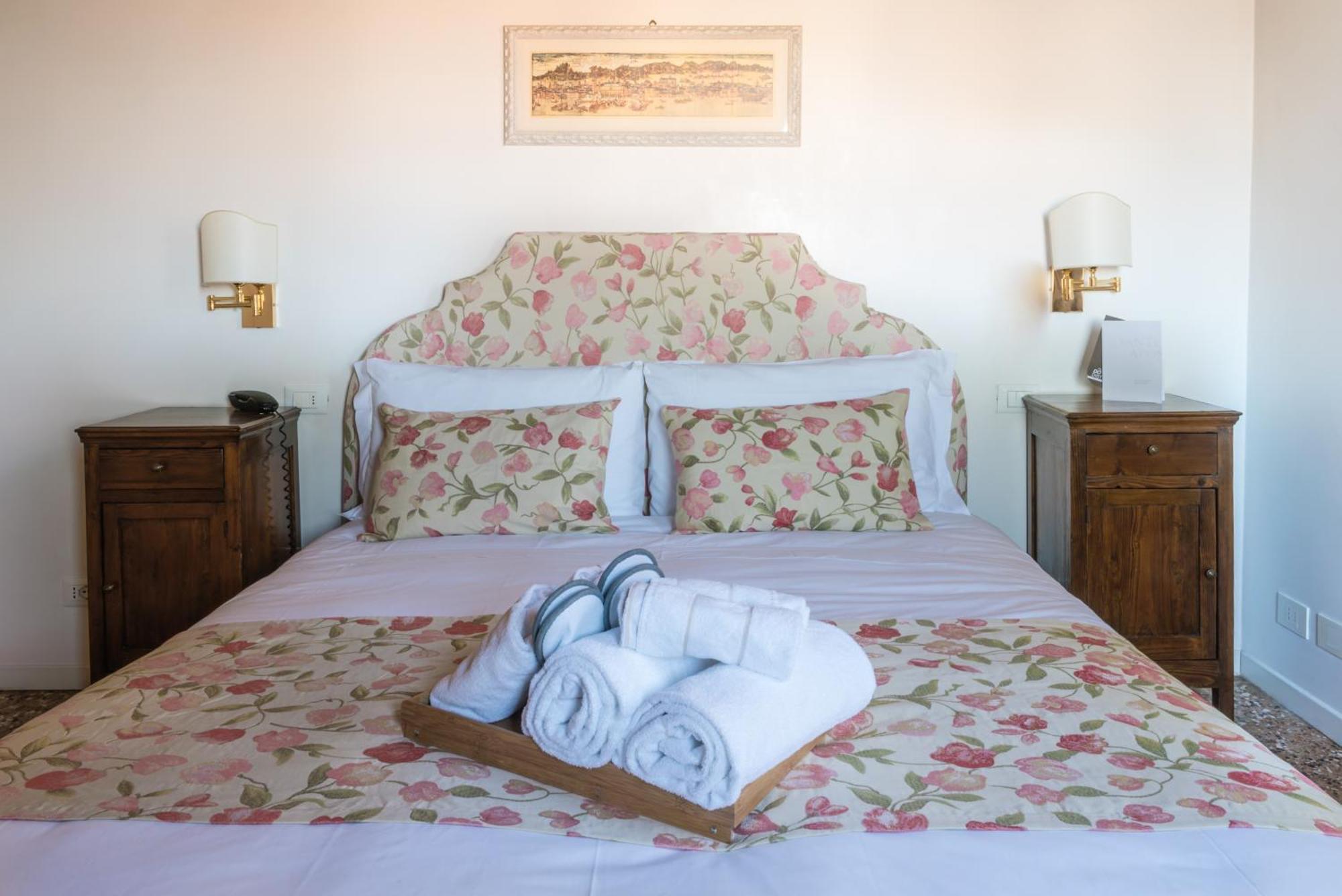 Hotel Ai Santi Apostoli 3*