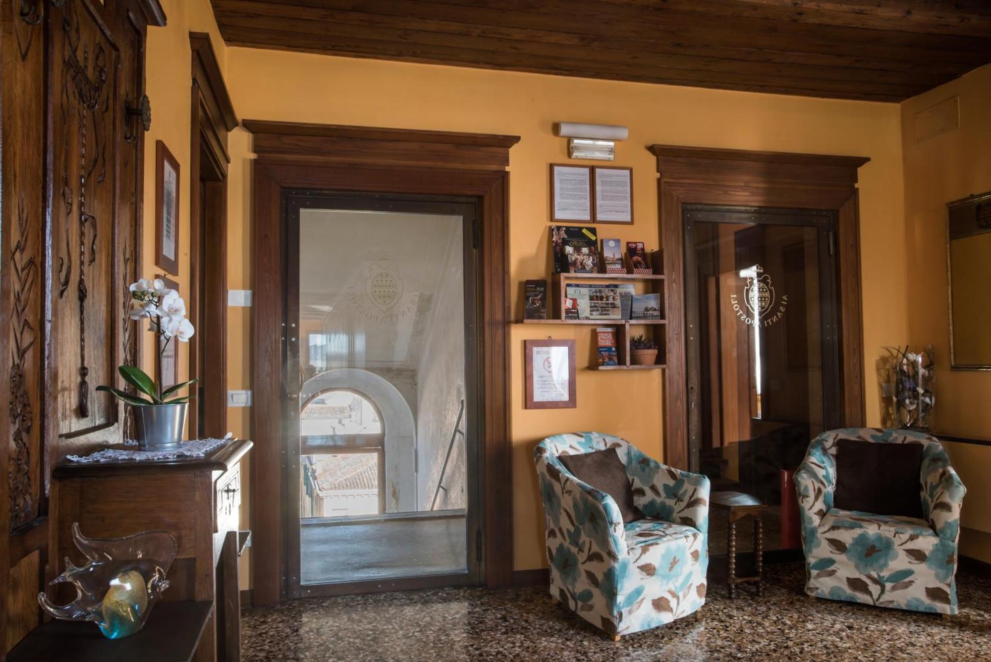Hotel Ai Santi Apostoli 3*