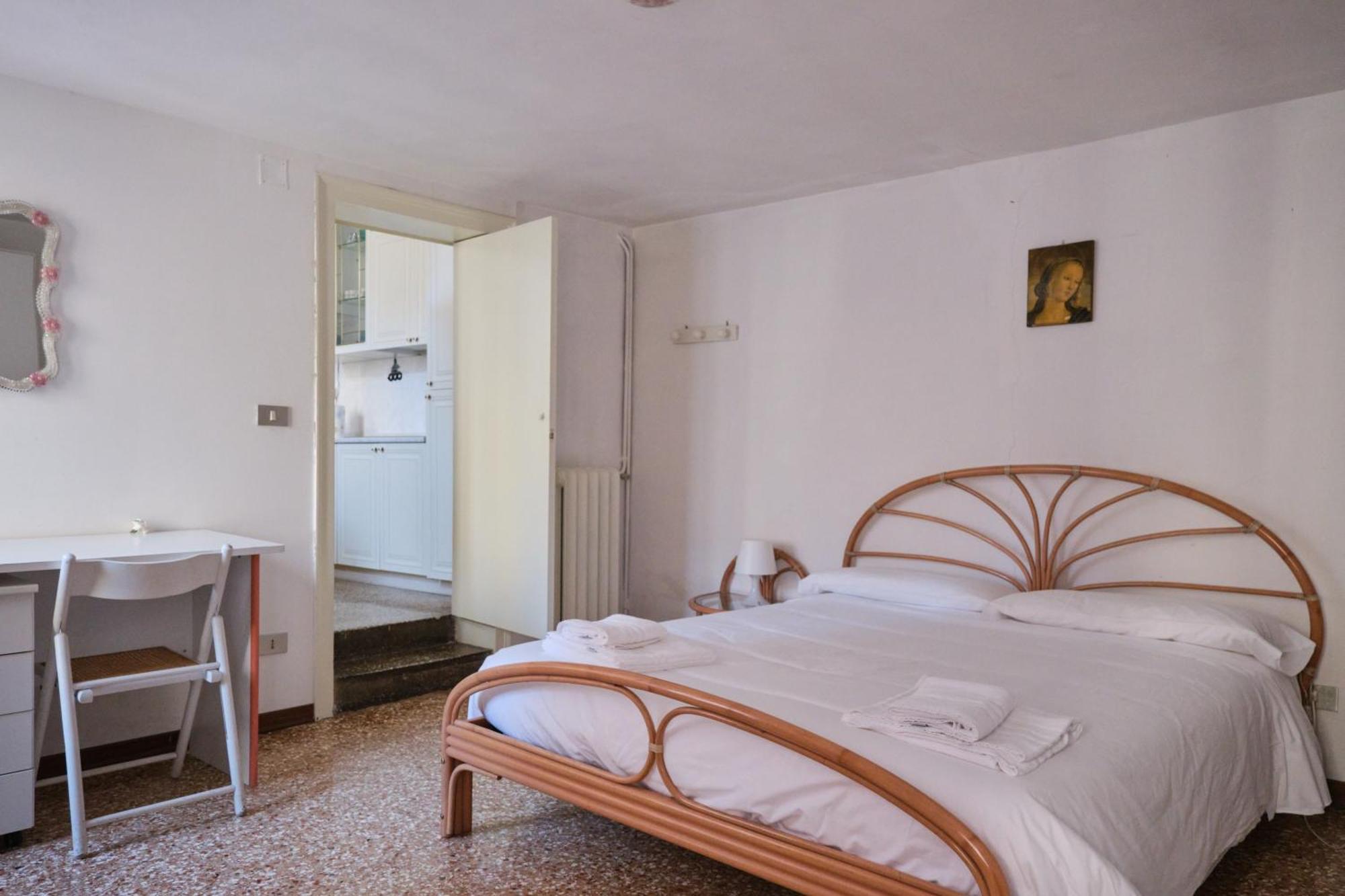 Lustraferi Apartment *