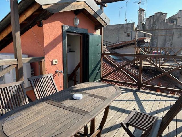 Homes & Holidays Apartamento Veneza