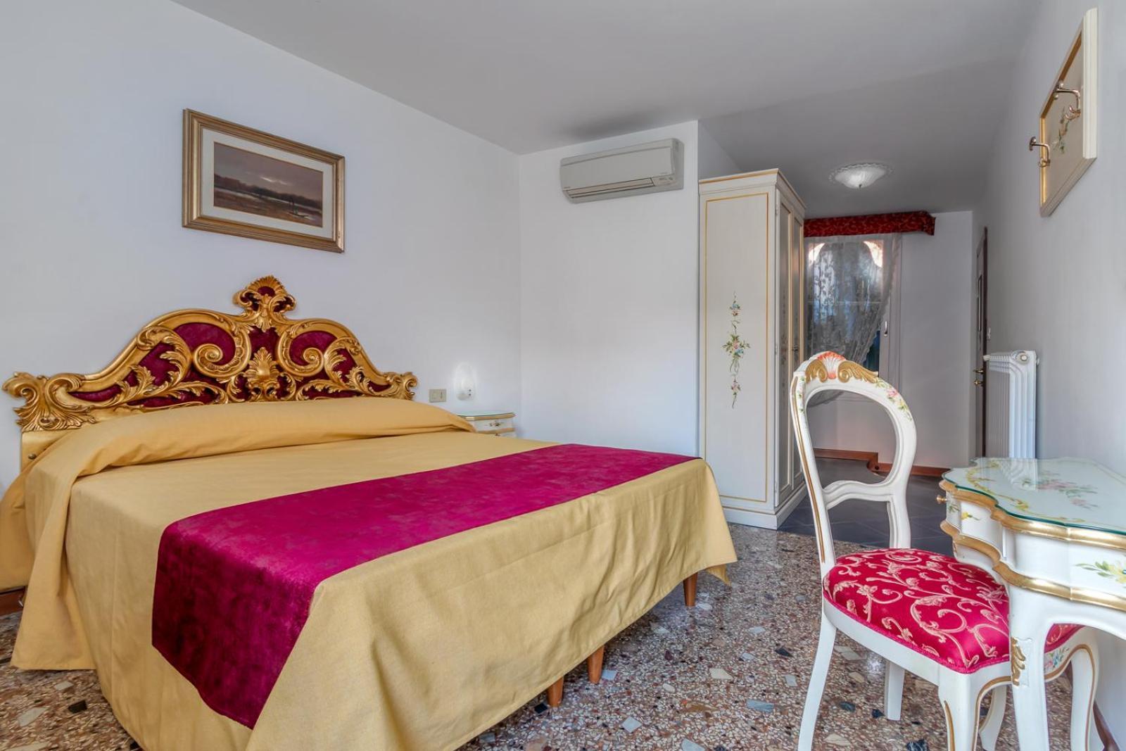 Casa Boccassini Hotel *