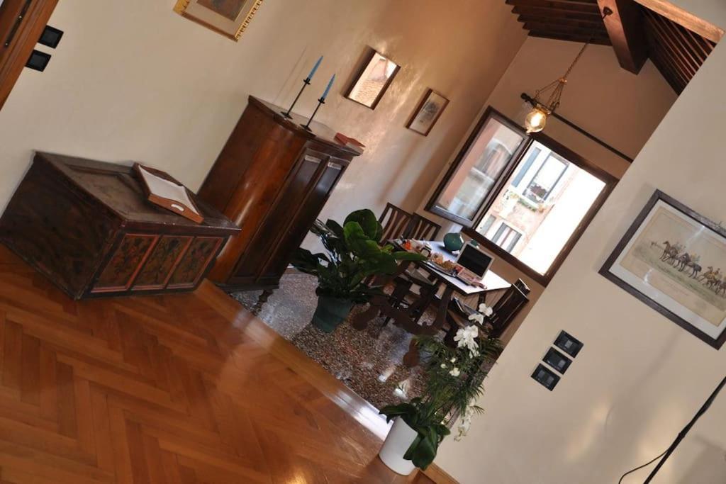 Blue On Canal Apartment Venice
