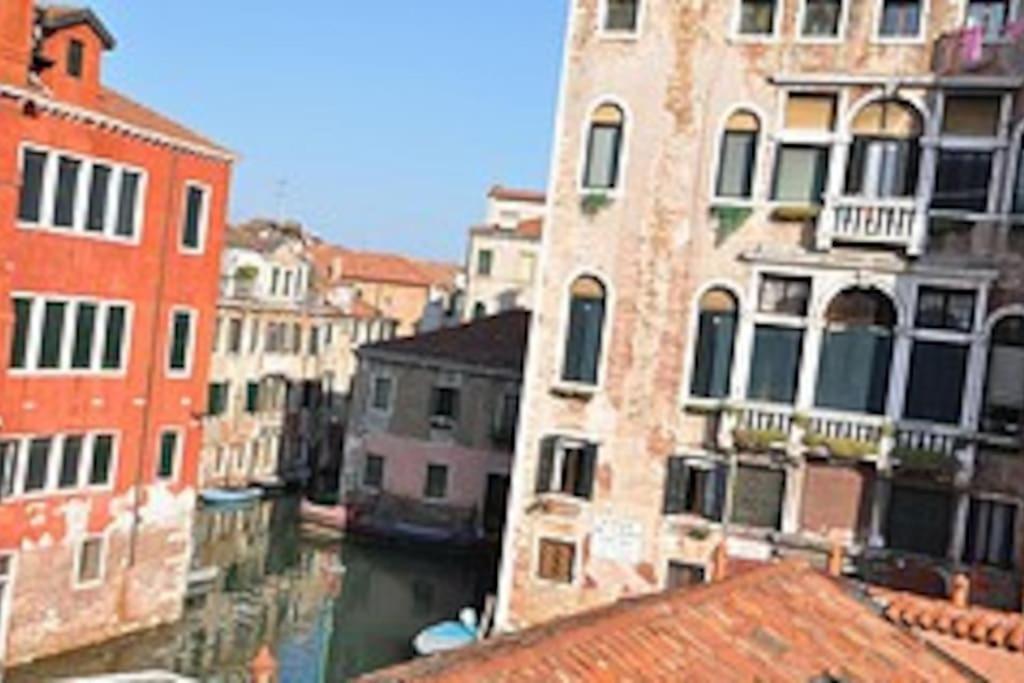 Blue On Canal Apartment