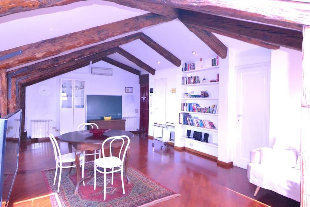 Apartment Breathtaking Terrace In Santa Margherita Square *