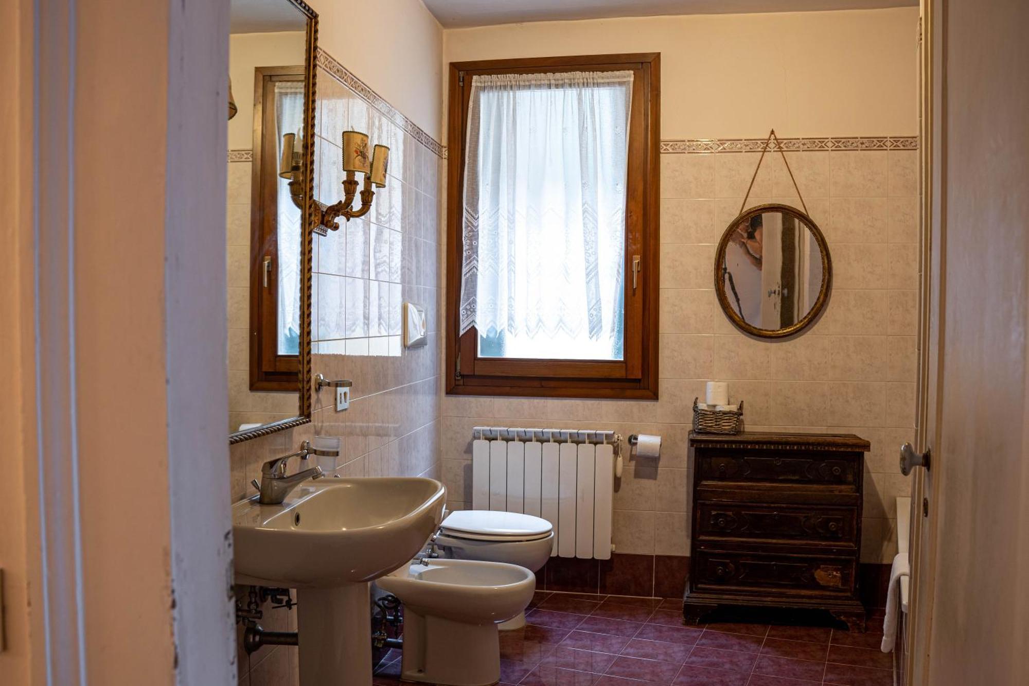 Gorgeous Behind St.mark Square Apartment *