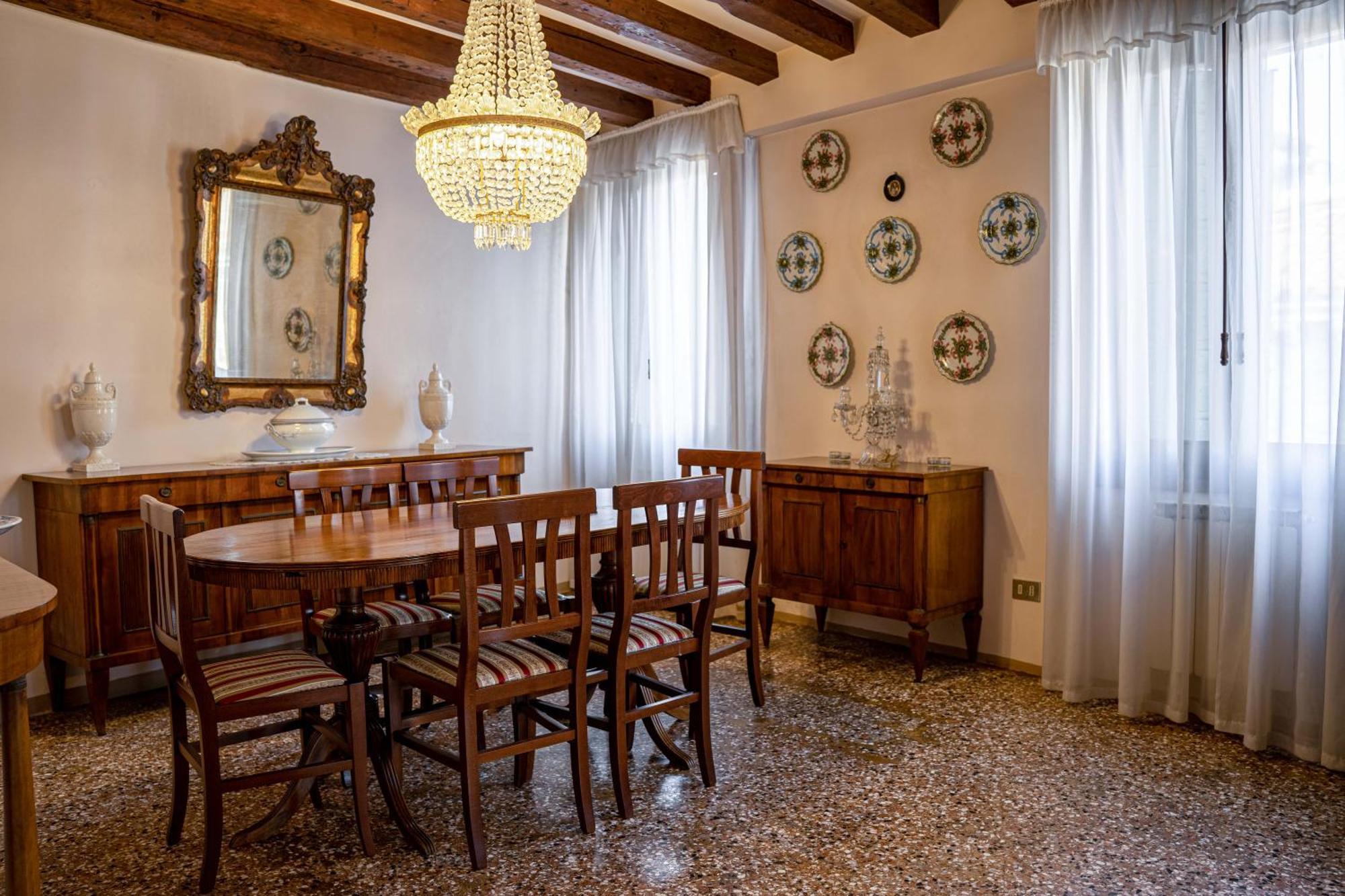 Gorgeous Behind St.mark Square Apartment