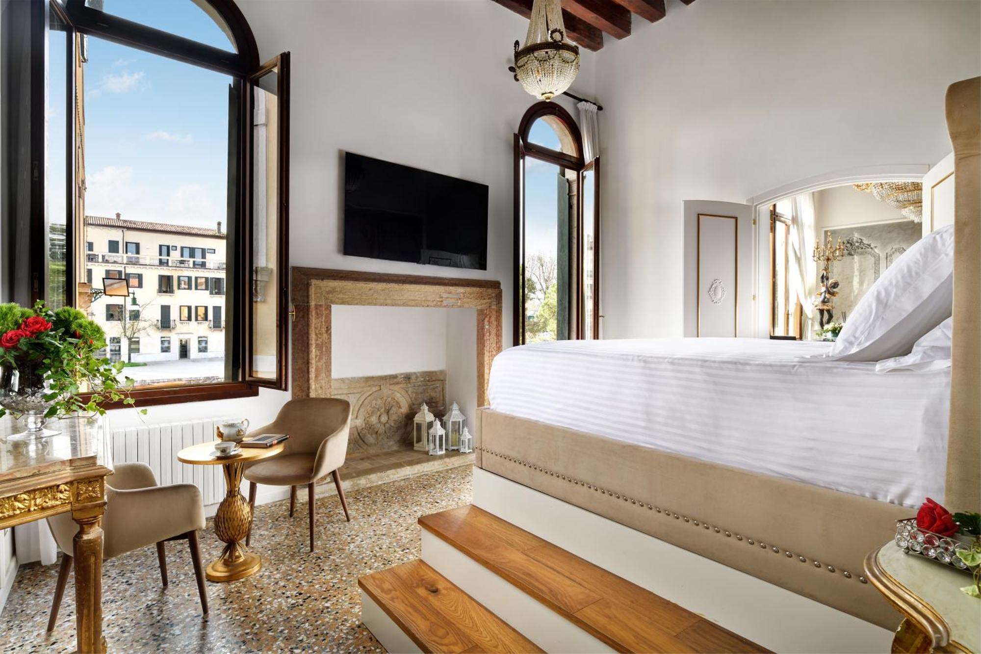 Apartment Swan Dolcevita Prestige - Canal View & Exclusive Experience Venice