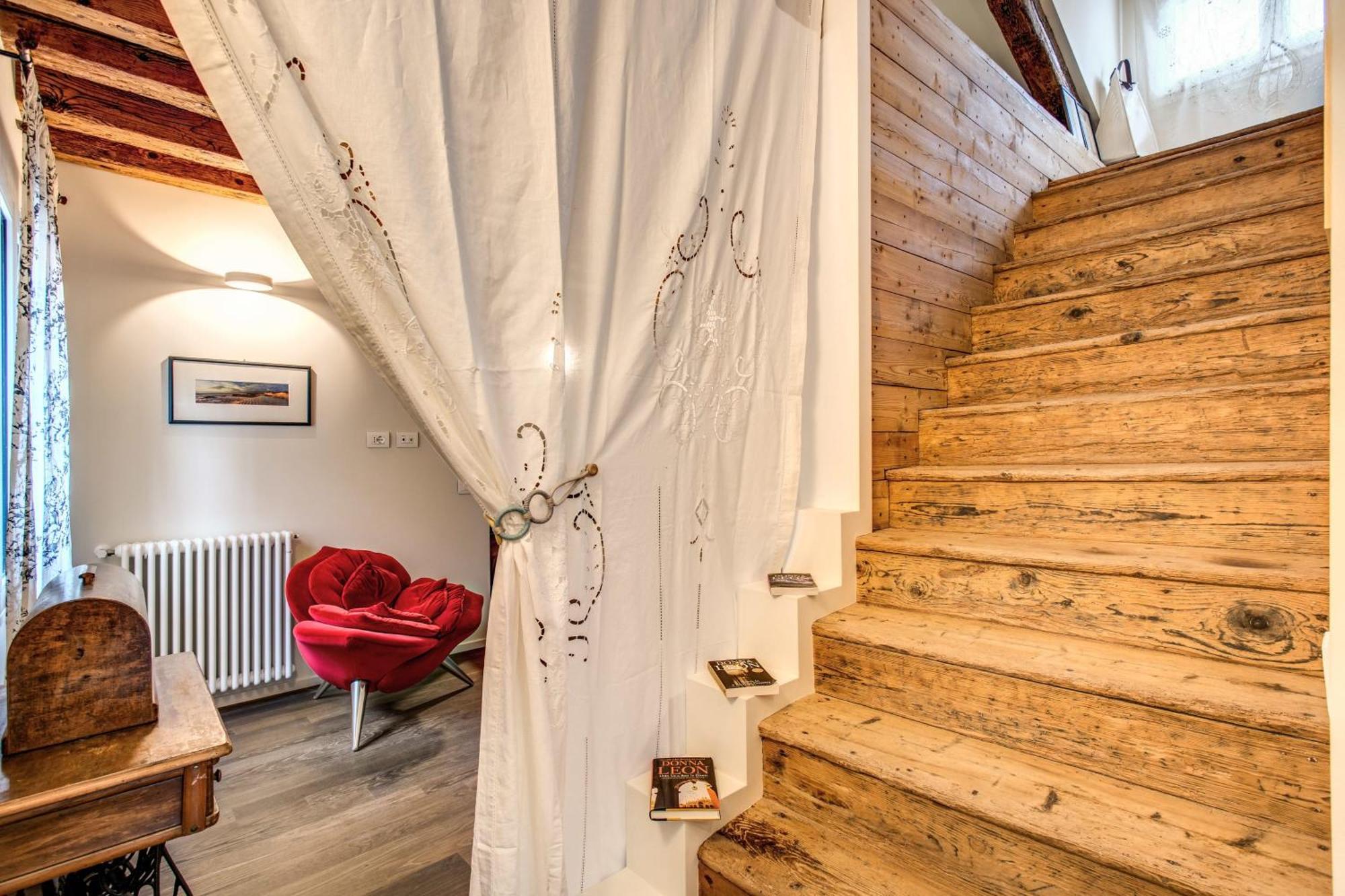 Stunning Venetian By Biennale Gardens Apartment Venice
