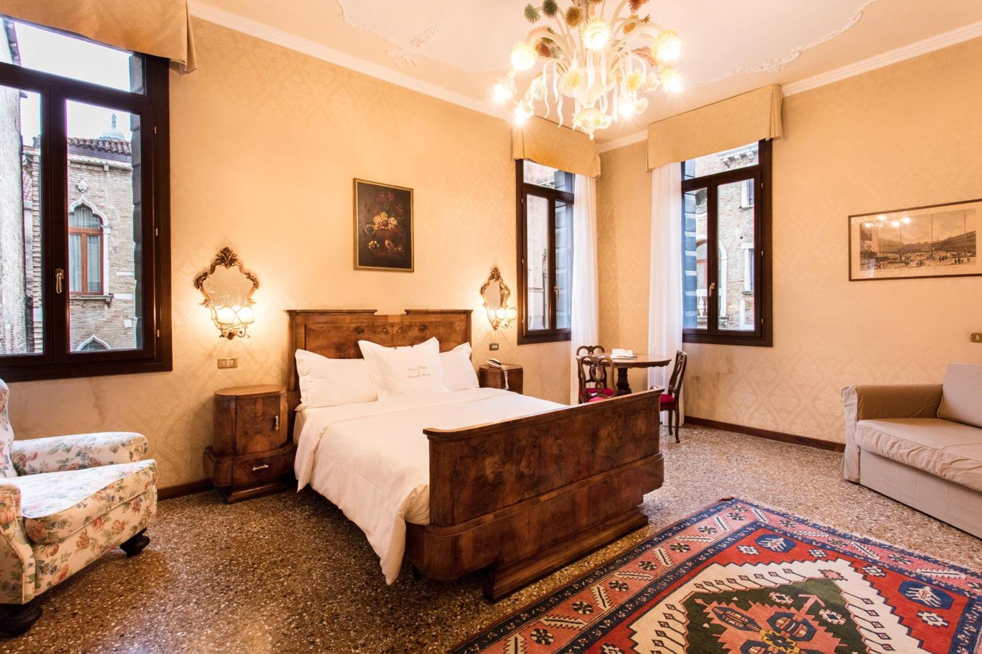 Flora Hotel 3*