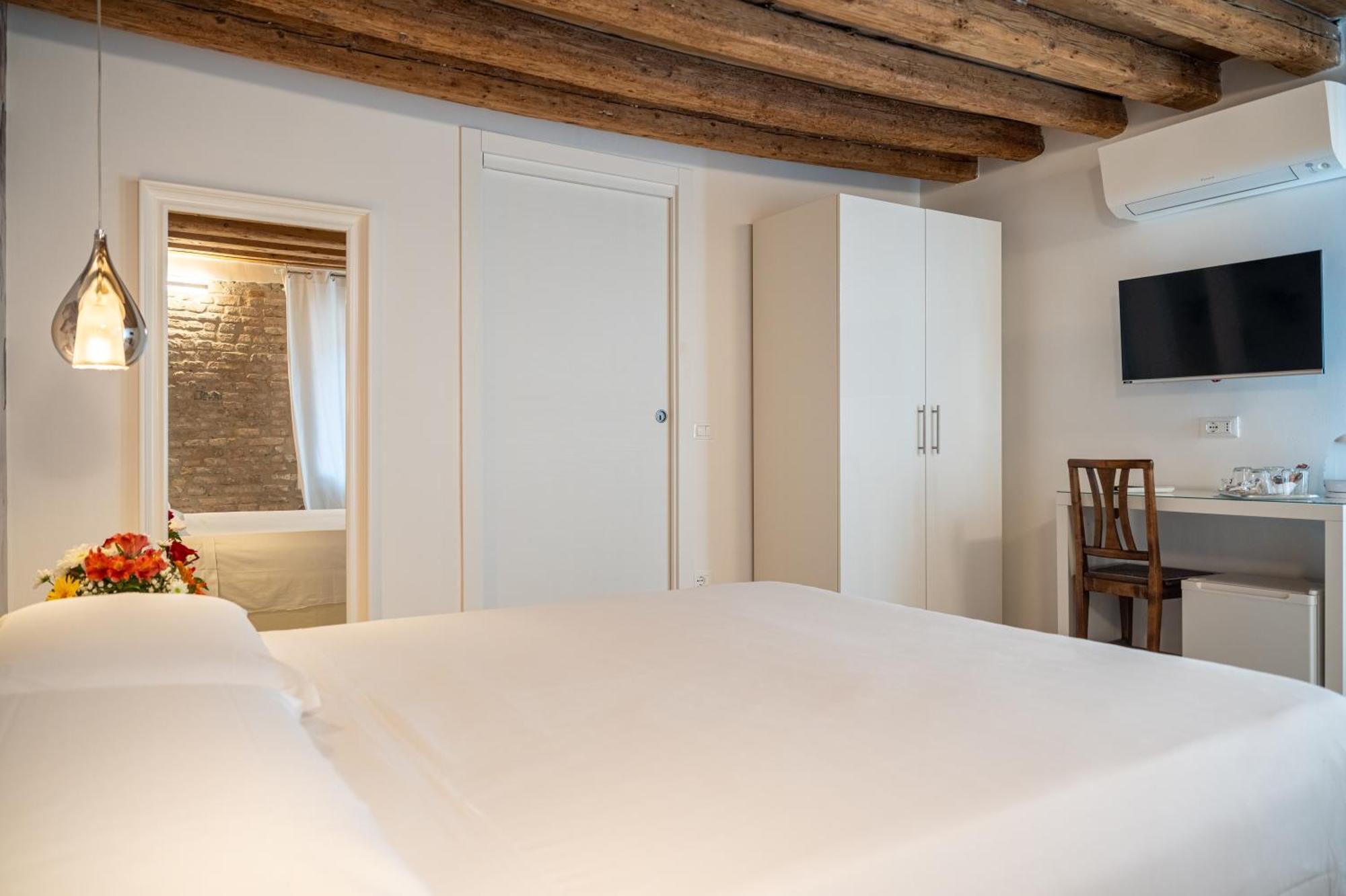 Hermes Guest house *