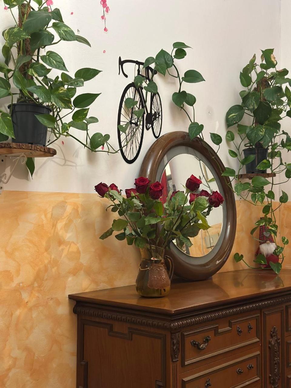 3 Minutes From Train Guest house *