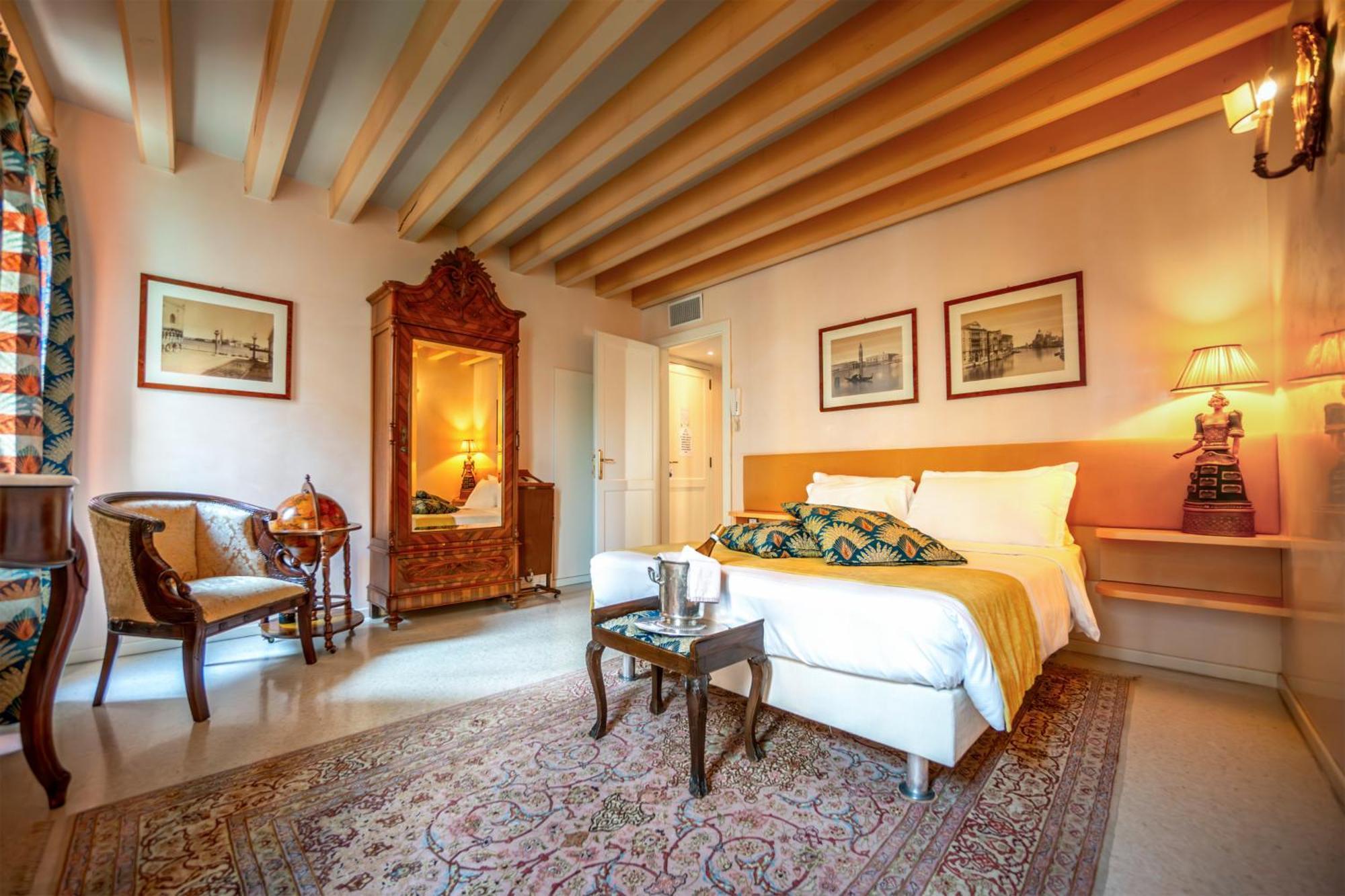 Guest house Palazzo San Luca 3*