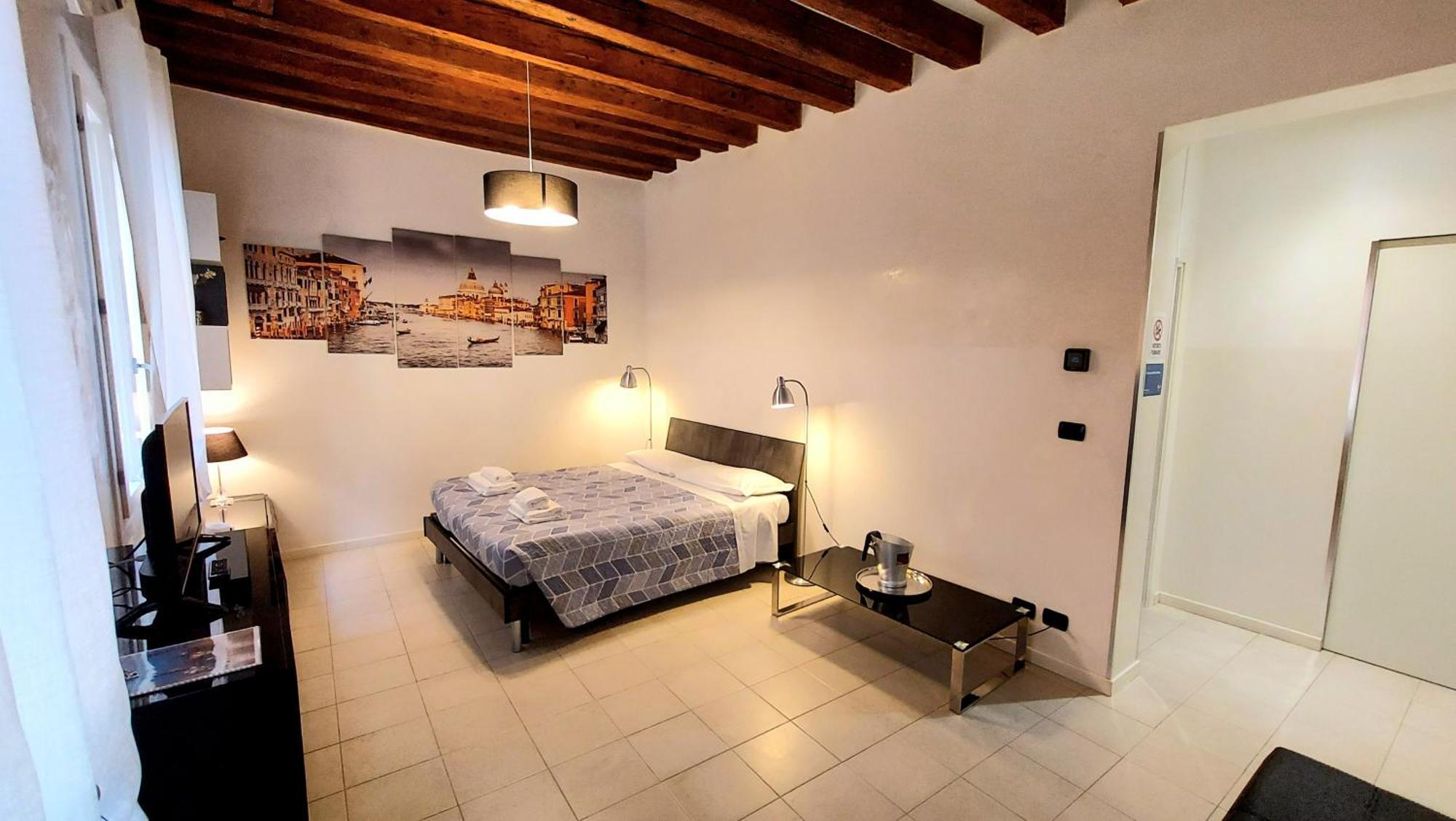 Palazzo Del Sale, Rialto Apartment *