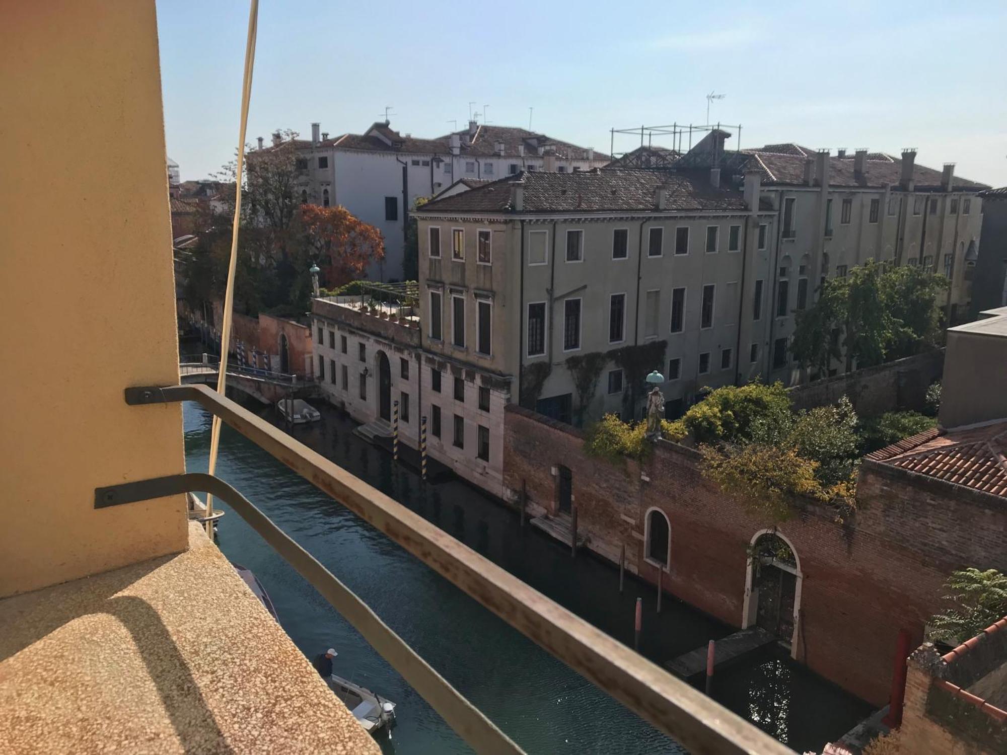 Homes & Holidays Veneza