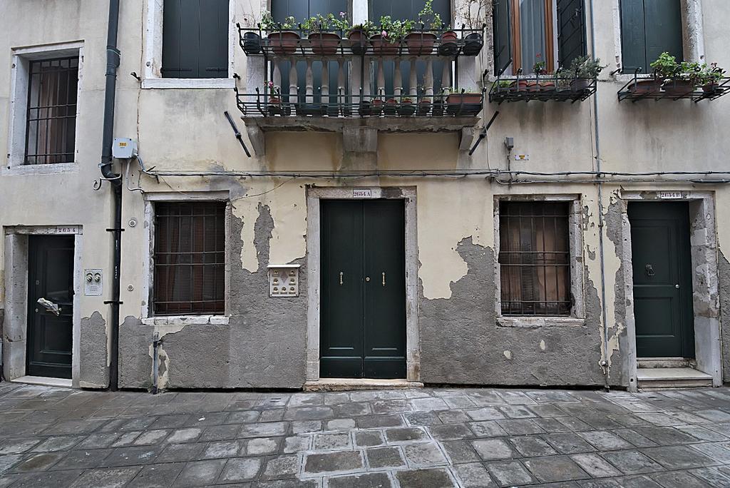Anna Ai Frari *