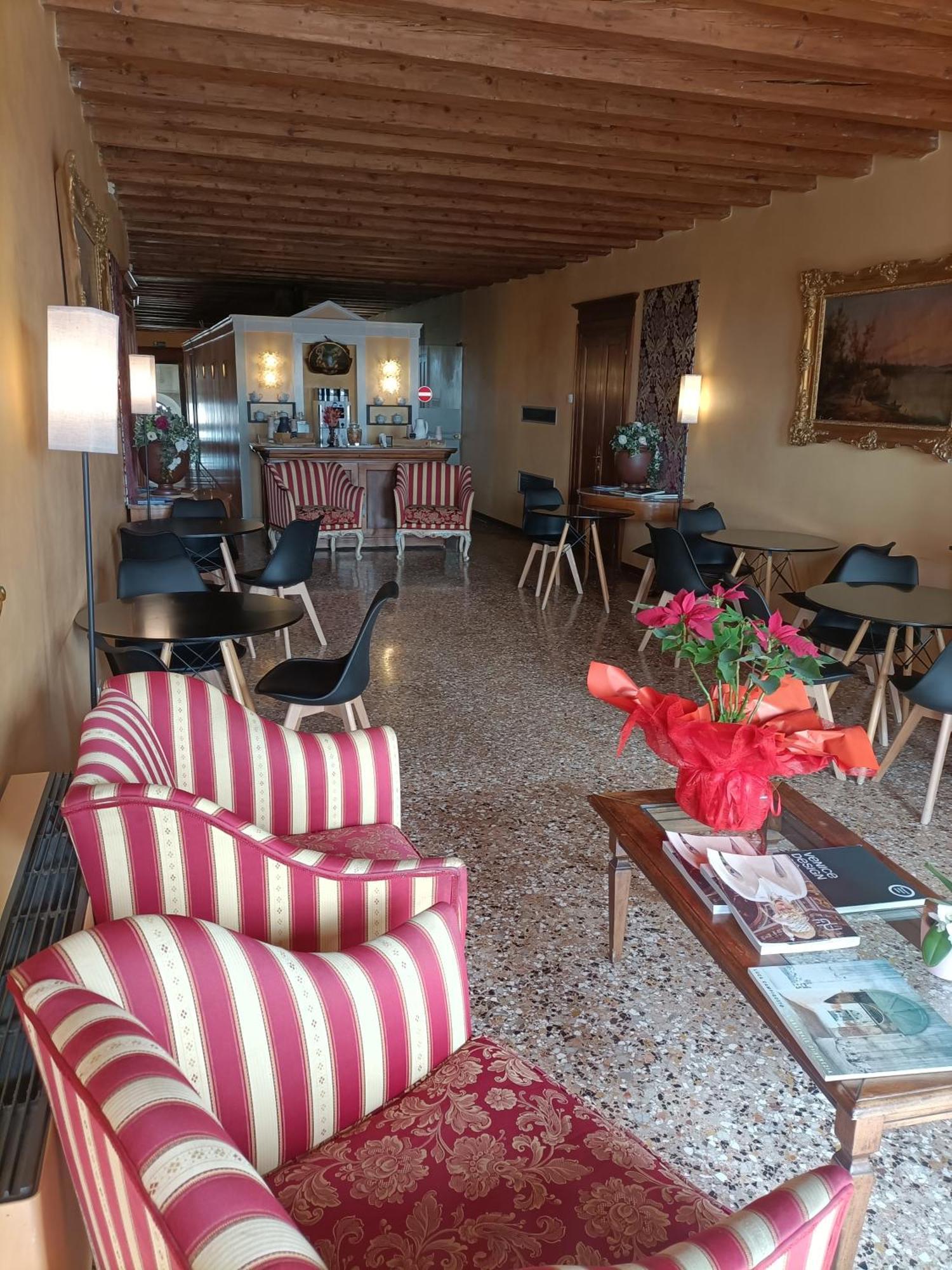 Ai Santi Apostoli Hotel