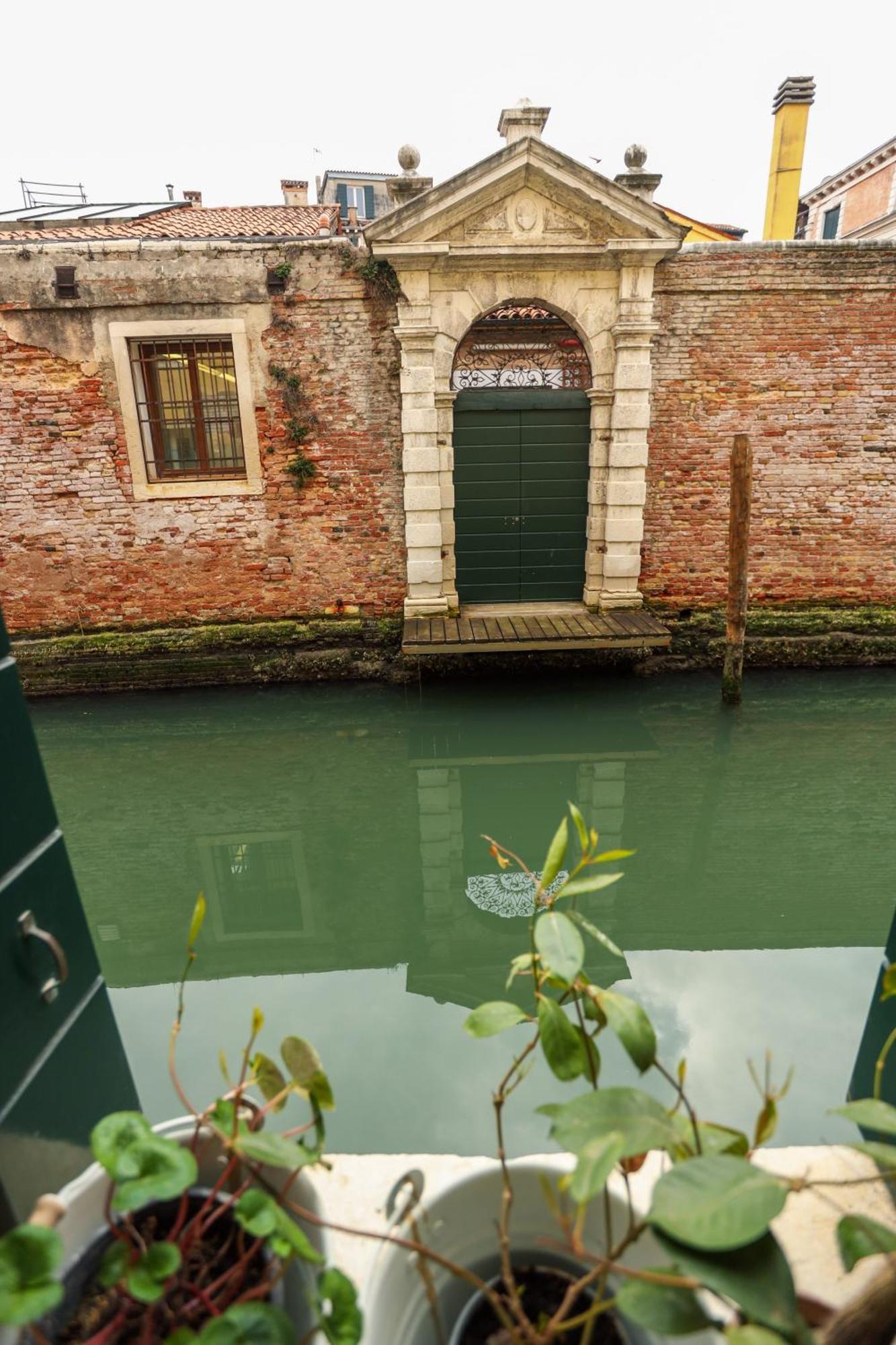 Rio Marin With Floating Gondolas View Veneza