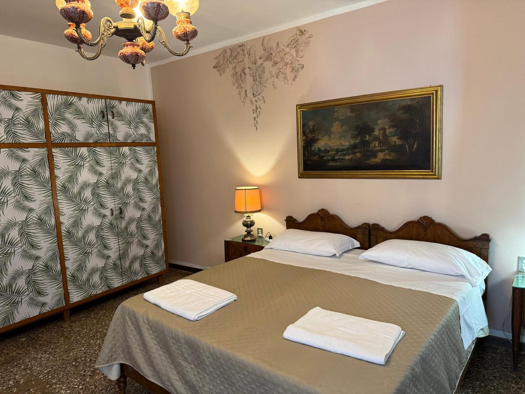 Lions Guest house Venice