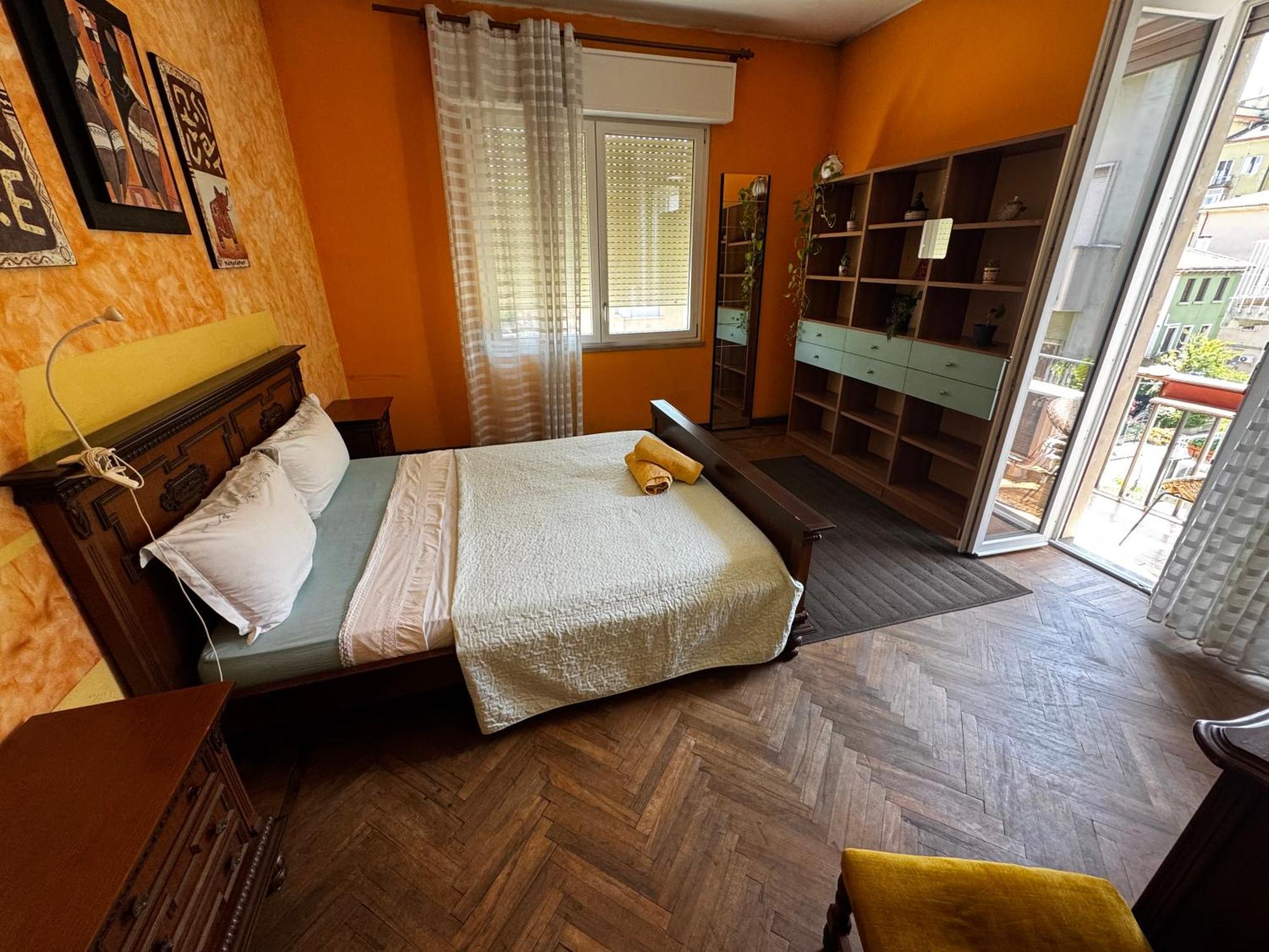 Guest house 3 Minutes From Train