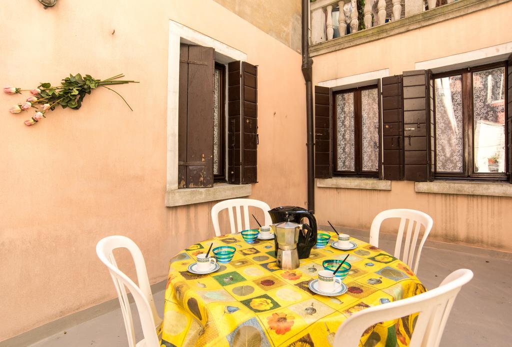 Apartment Lustraferi *