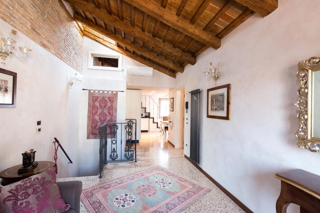 Ca Manzoni With Terrace Apartment