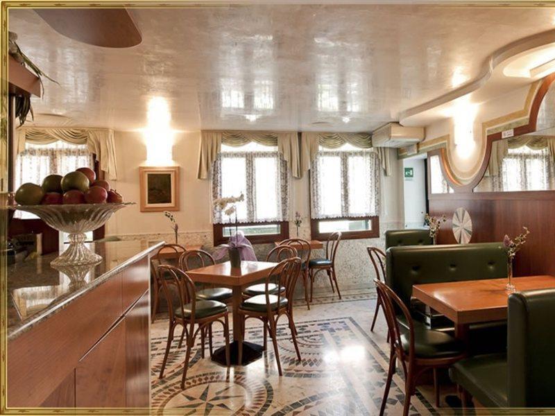 Hotel Antica Casa Carettoni 3*