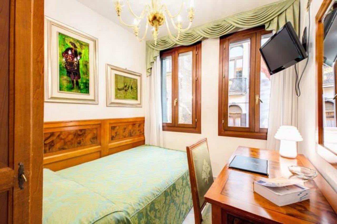 Hotel Antica Casa Carettoni 3*