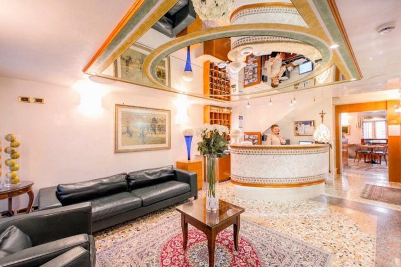 Hotel Antica Casa Carettoni 3*
