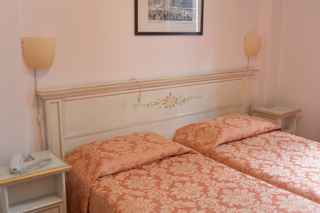 Hotel Ambassador Tre Rose Venice