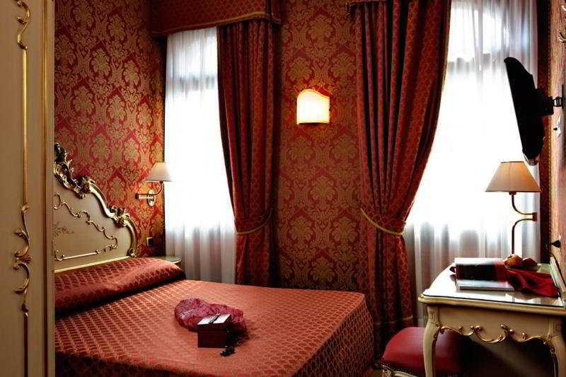 Ca' Pedrocchi Guest house 3*