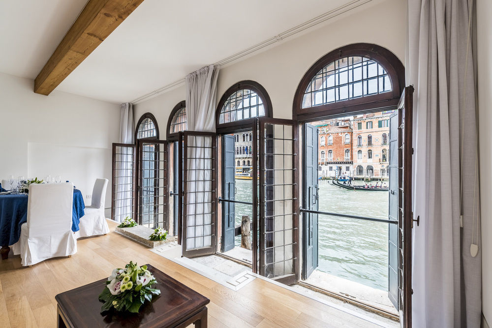 Love Canal Grande Hotel *